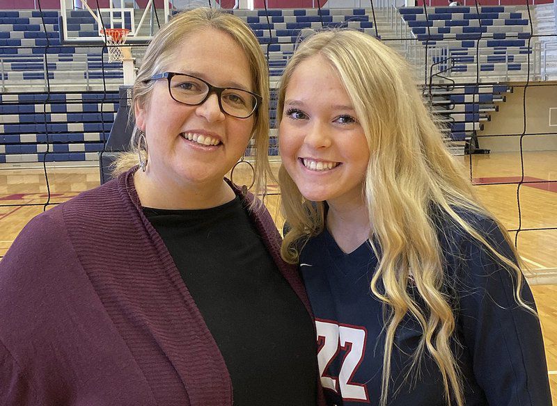 Joplin's Saunders plays final game with mother as coach